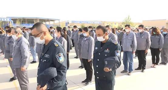 巴州金富默哀悼念现。卜挤 摄）